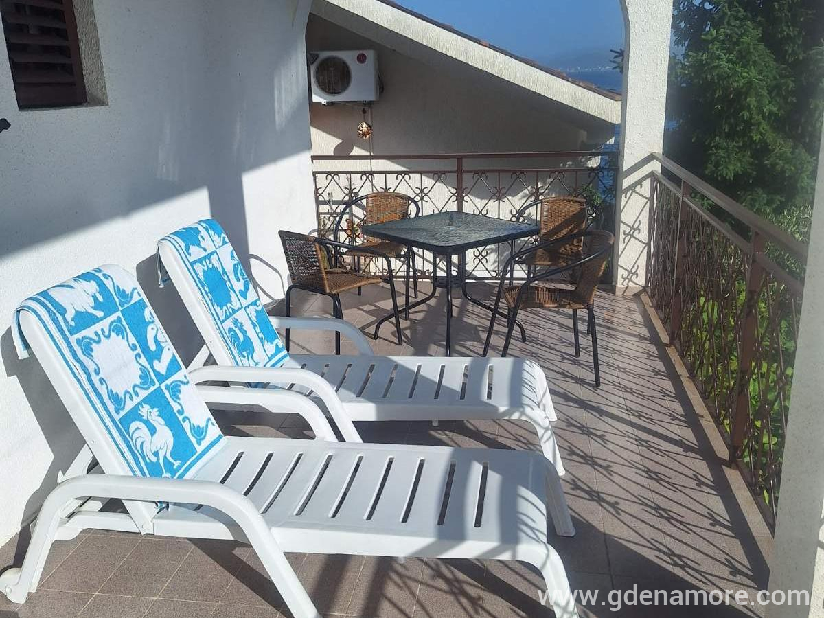 Stan Apartman Mirela, alloggi privati a Bijela, Montenegro - terasa